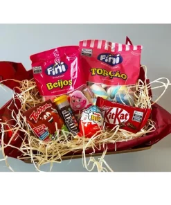 Alternative view of Cesta Guloseimas Favoritas